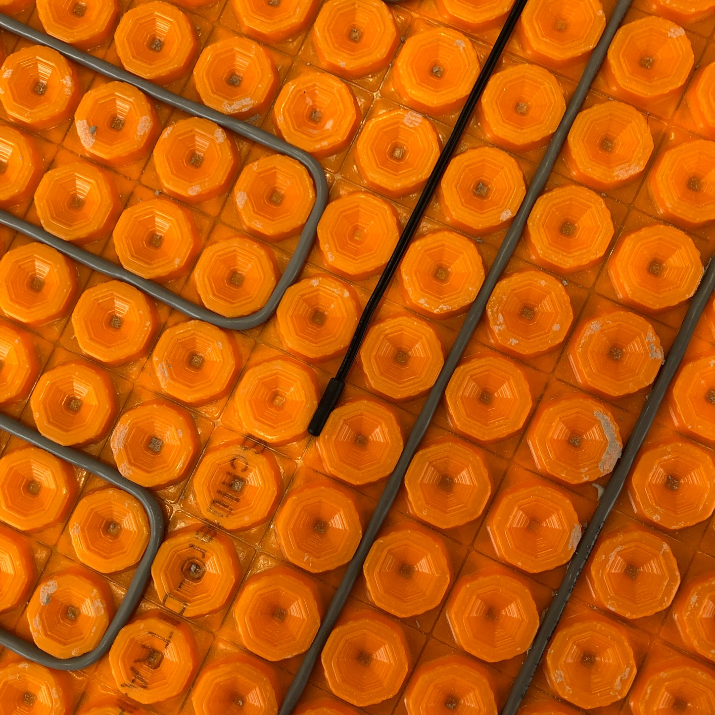 Fils chauffant et sonde dans la membrane Schluter