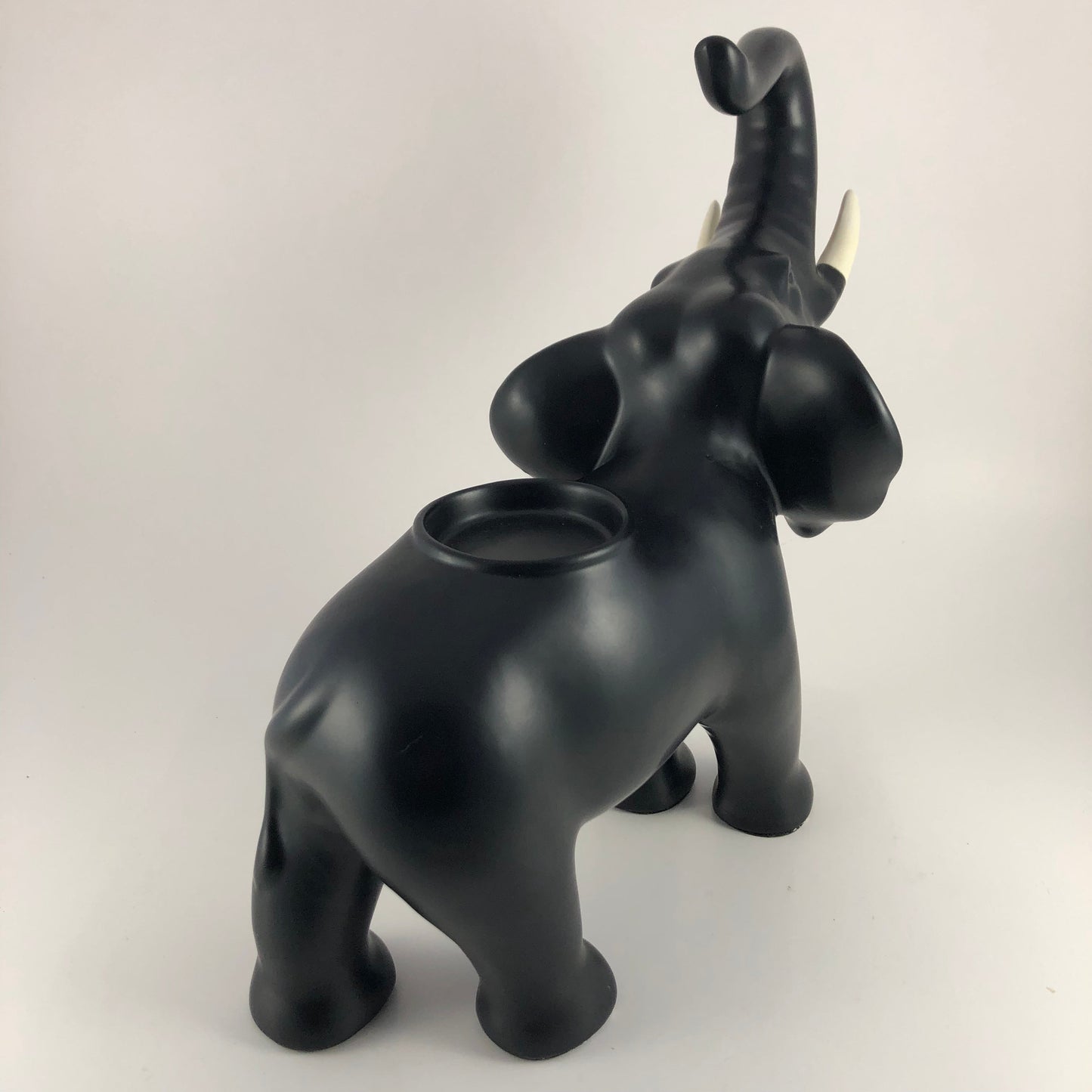 P8761 - Ebony Elephant