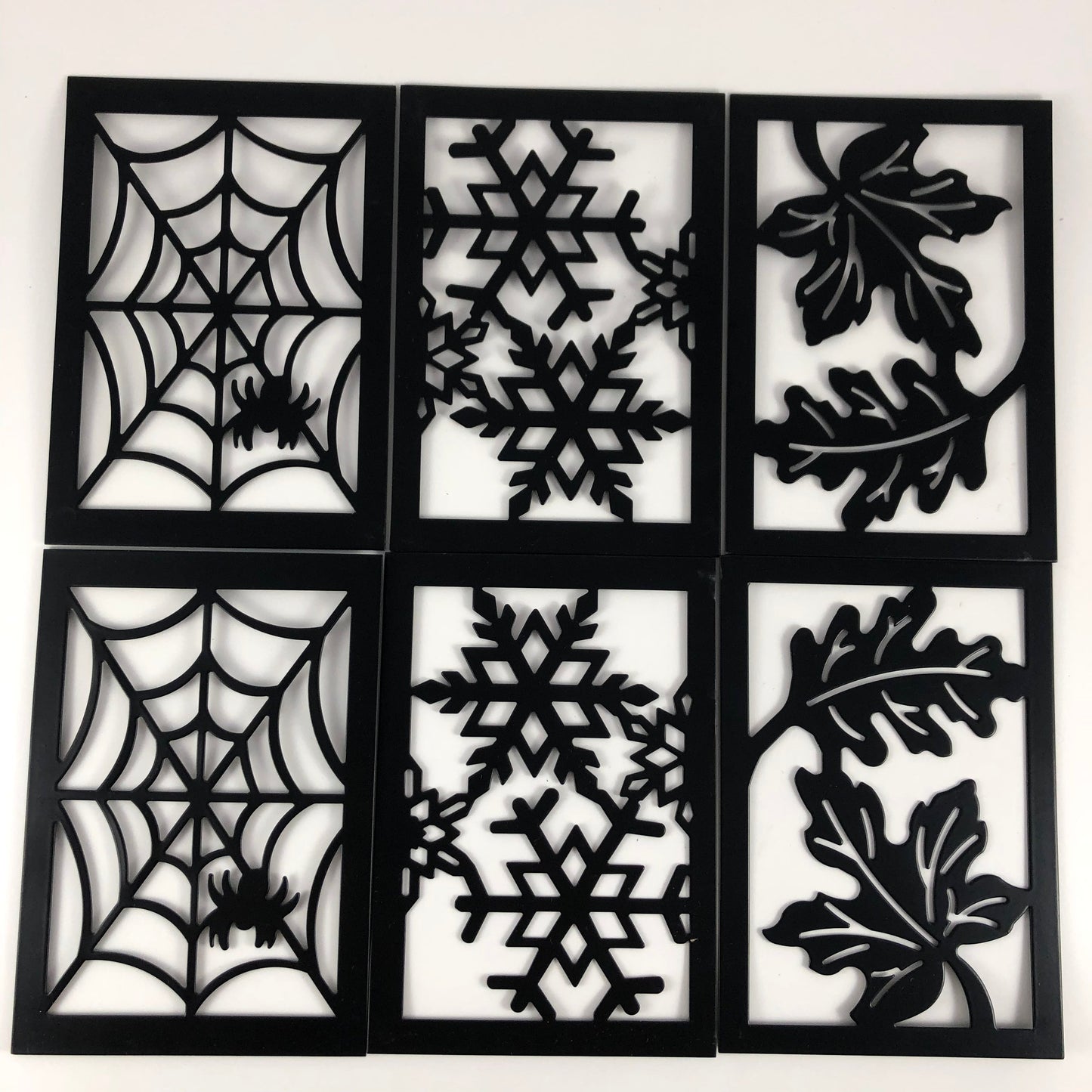 P8977 - Small holiday lantern