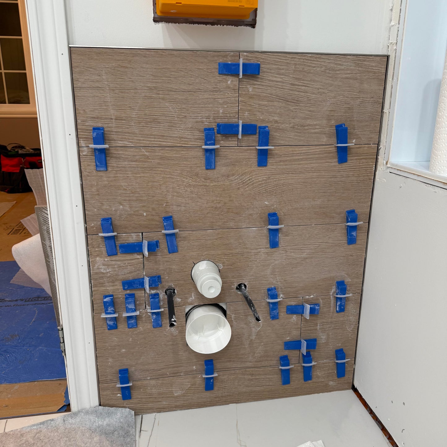 dosseret derrière la toilette