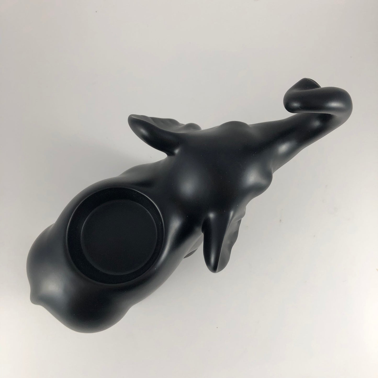 P9855 - Éléphanteau d'ébène