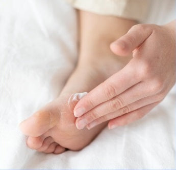 CREME POUR LES PIEDS RÉPARATRICE AU MIEL DE MANUKA DE LA MARQUE CICAMANUKA