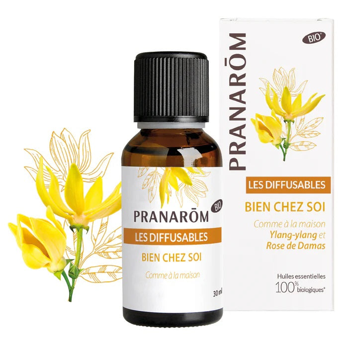MÉLANGE D'HUILES ESSENTIELLES LES DIFFUSABLES FRAGRANCE DE BIEN CHEZ SOI (YLANG-YLANG ET ROSE DE DAMAS) DE MARQUE PRANAROM ET SON EMBALLAGE