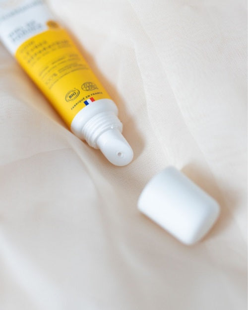 TUBE OUVERT DU SOIN DES LÈVRES RÉPARATEUR 10% DE MIEL DE MANUKA DE MARQUE CICAMANUKA