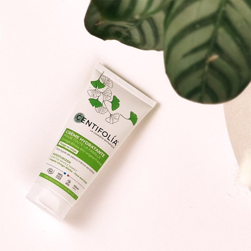 TUBE DE CRÈME HYDRATANTE POUR TOUTE LA FAMILLE (VISAGE ET CORPS) FAIT À PARTIR DE GINKGO BILOBA DE LA COLLECTION HYDRATATION DE MARQUE CENTIFOLIA AVEC UNE PLANTE