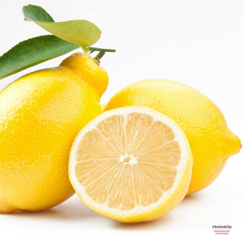 photo de citron entier et coupé